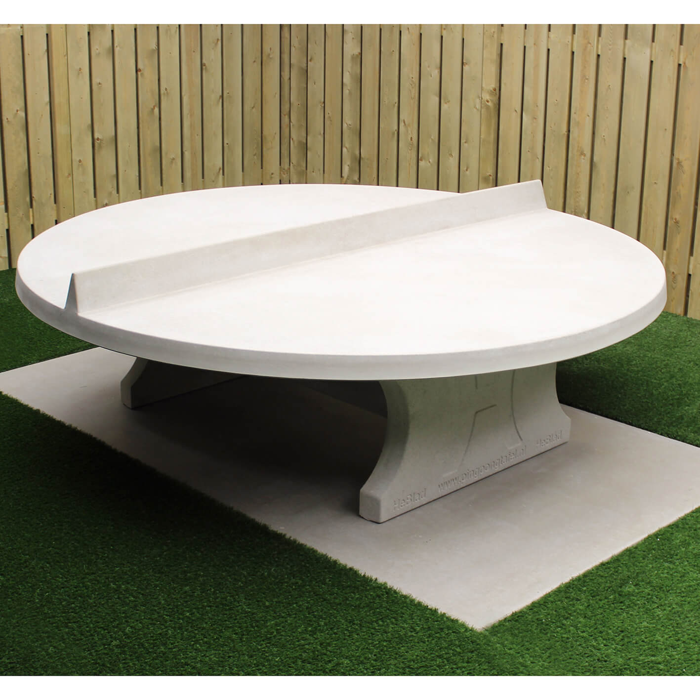 Rundt betonbordtennisbord