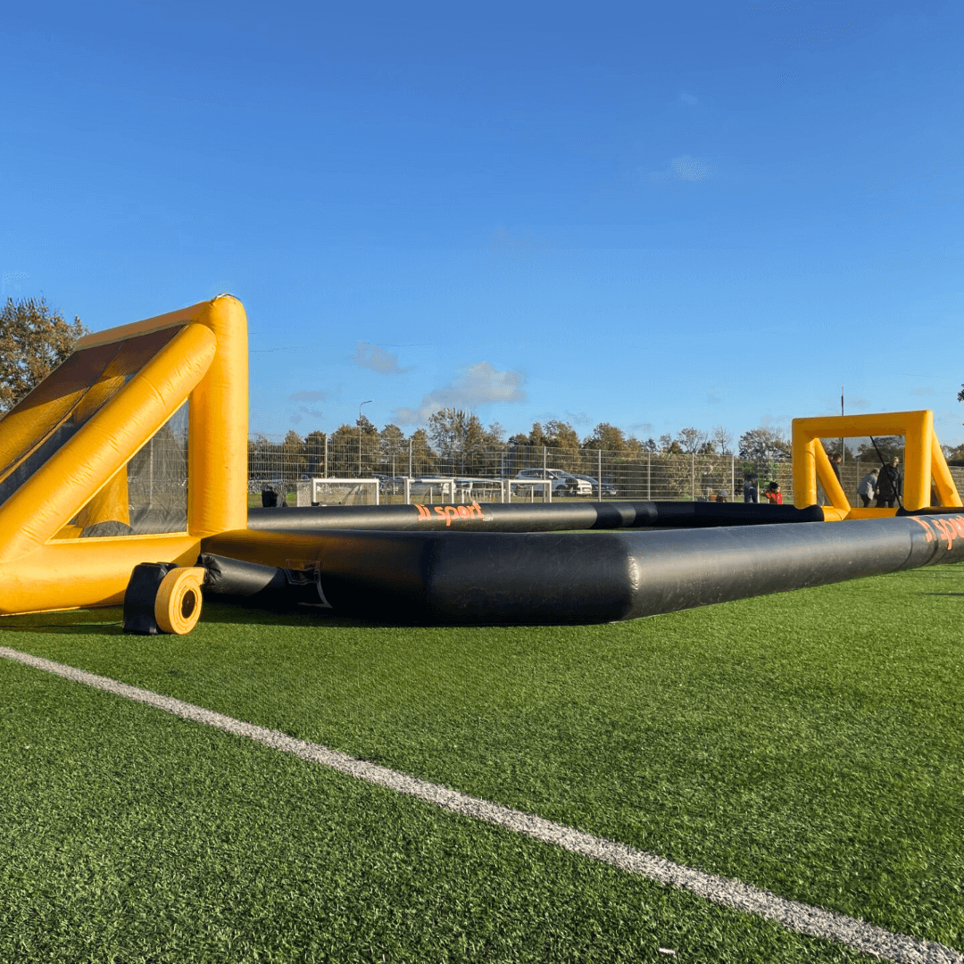 Oppustelig fodboldbane