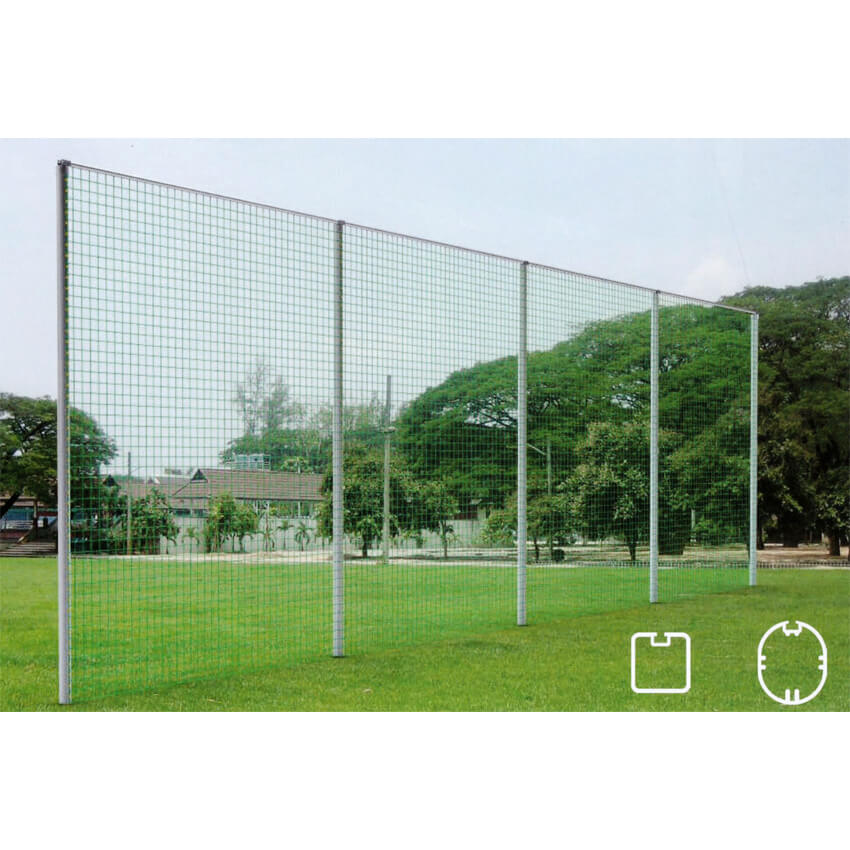 Spärrnät till fotbollban 20x5 m med stolpar i förstärkt ovala aluminiumprofiler