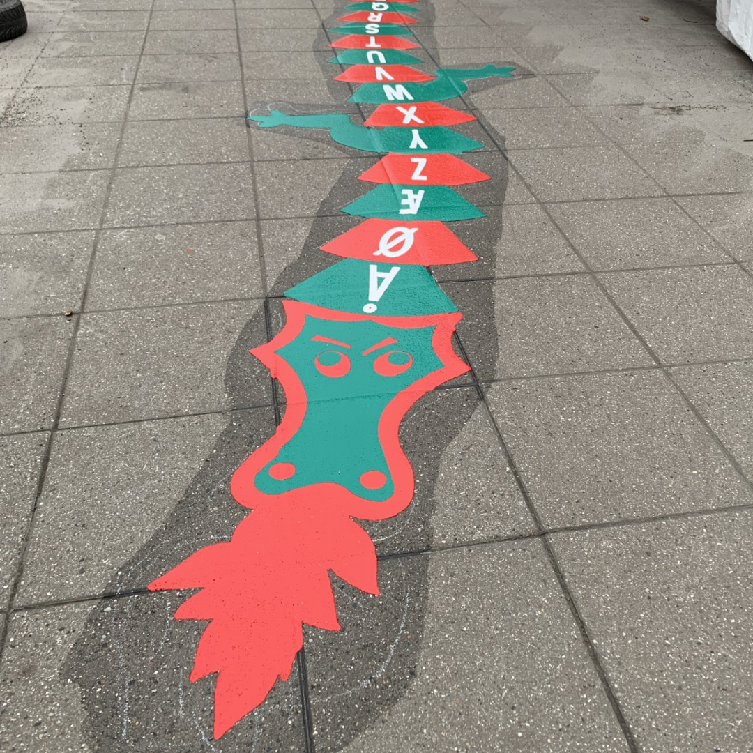 Termoplastdrake med alfabetet