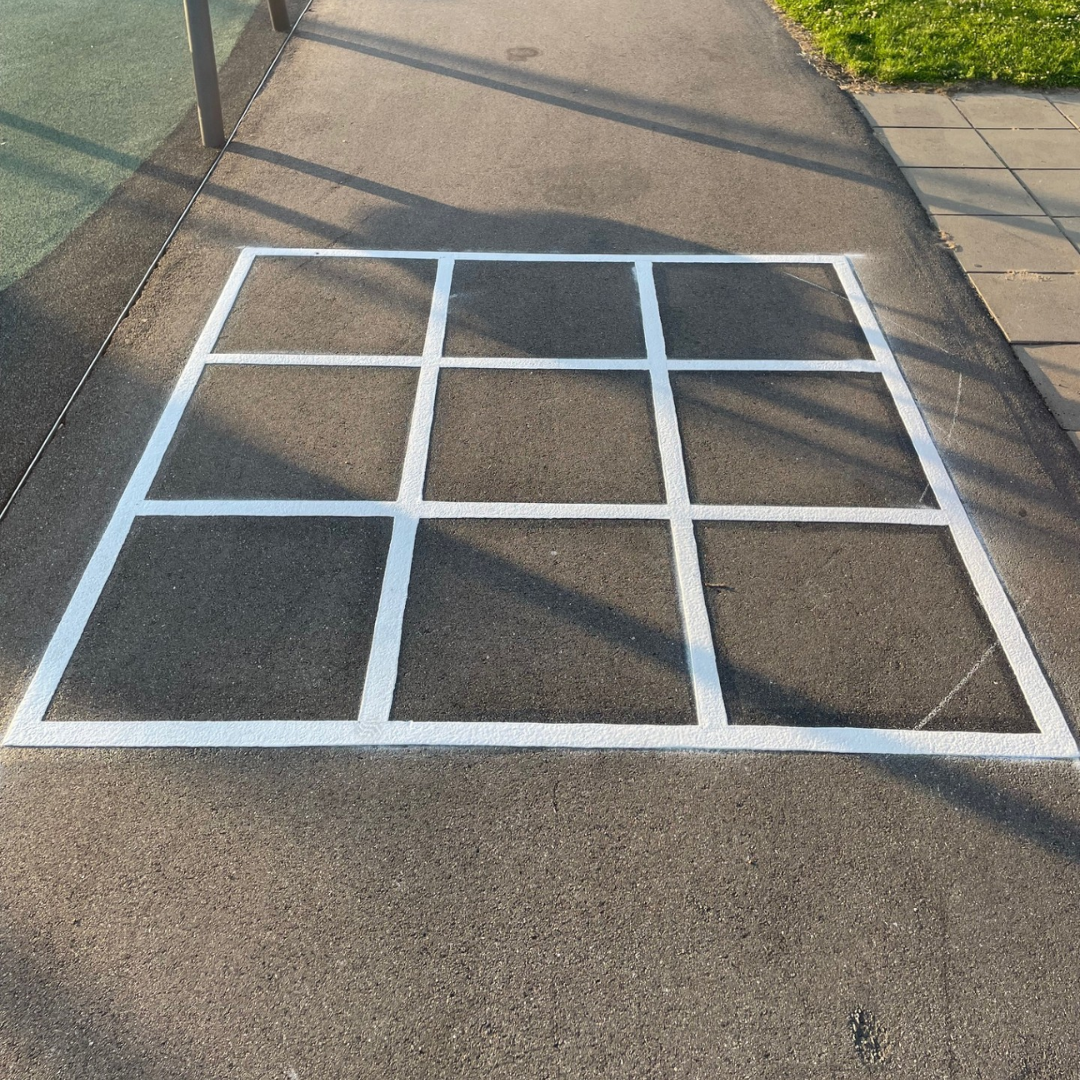 Kryds og bolle i termoplast